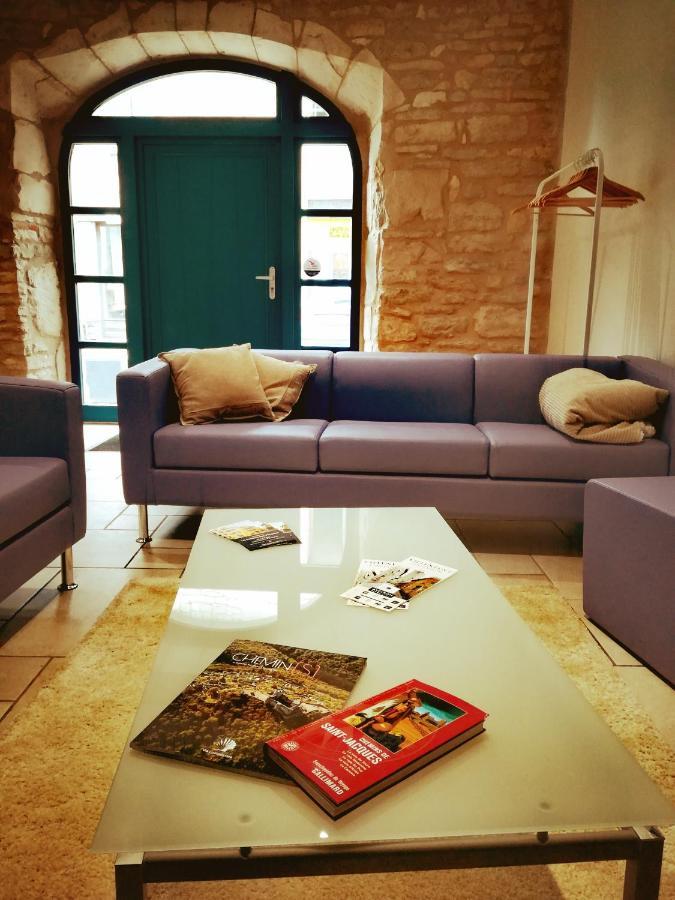 Gite La Maison Des Pelerins Villeneuve-dʼAveyron エクステリア 写真